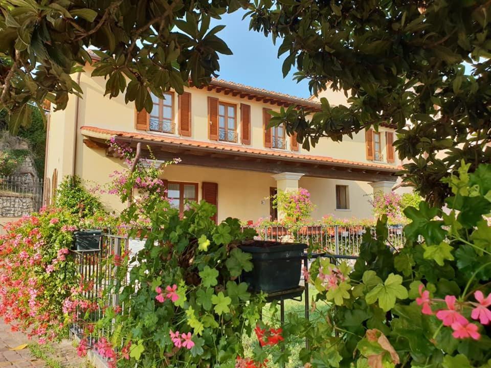Lari Residence Il Vigneto מראה חיצוני תמונה